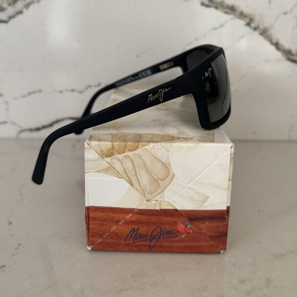 Maui Jim BYRON BAY Polarized Sunglasses 746-02MR Matte Black Rubber Neutral Grey - Picture 4 of 8